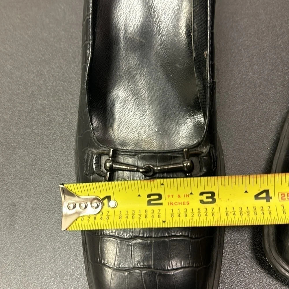 Studio women’s genuine leather slip on loafer made in Brazil size 10 M